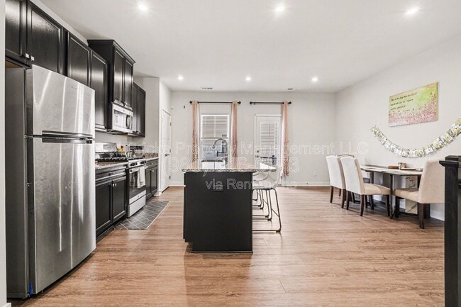 Building Photo - 9306 Mallard Mls Dr