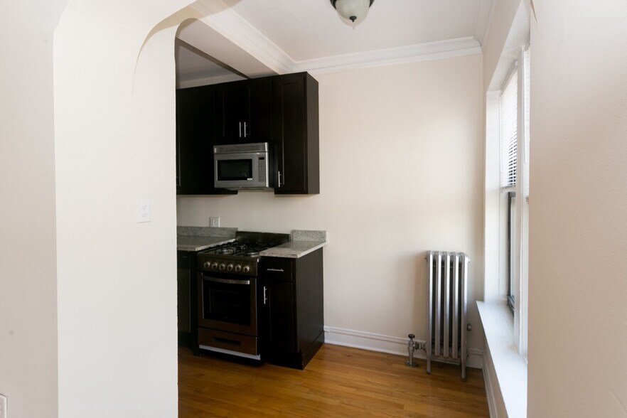 Building Photo - 4644 N Paulina St