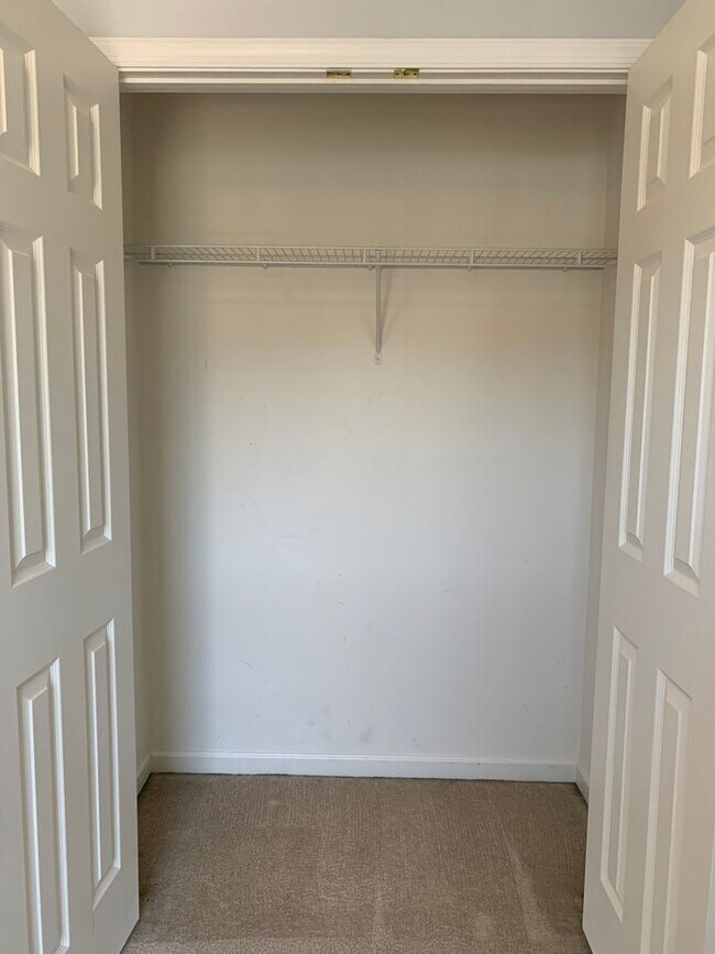 Building Photo - Spacious 3-Bed / 2.5-Bath Townhome – Antrim Crossing Subdivision
