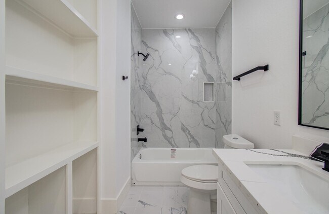 Building Photo - 6531 Rosemary Ln