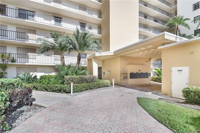 Building Photo - 10044 S Ocean Dr