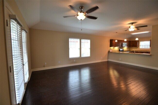 Building Photo - 278 Debbie Ln
