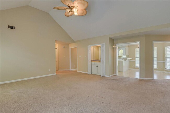 Building Photo - 924 Prairie Cir