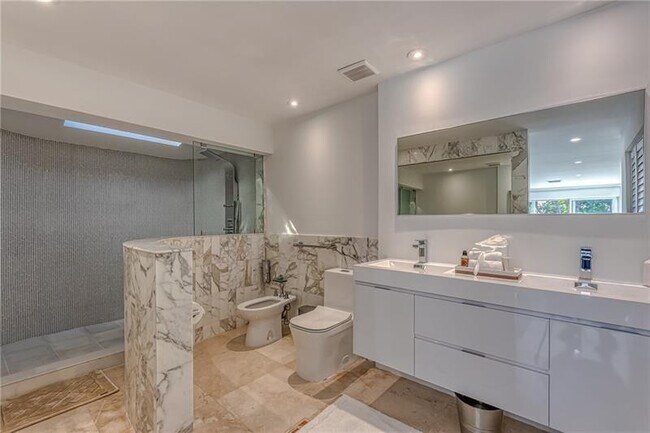 Building Photo - 1800 Admirals Way