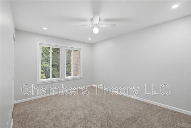 Building Photo - 2988 Borge St