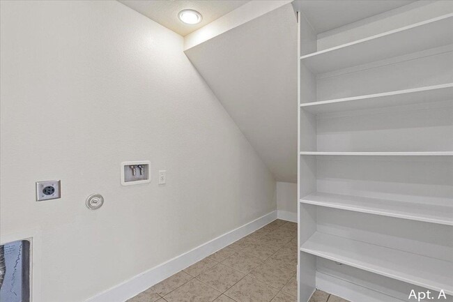 Building Photo - 2225 Katy Ln