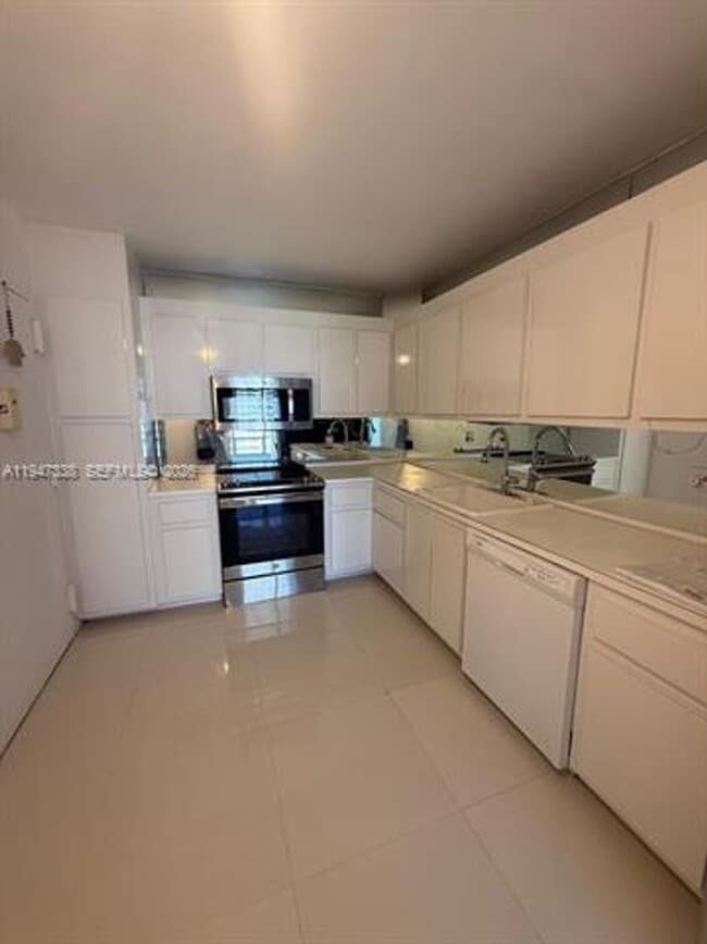 Building Photo - 5750 Collins Ave