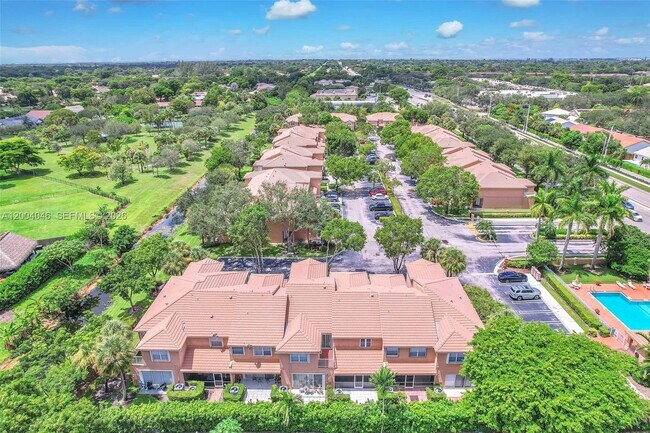 Building Photo - 10112 Royal Palm Blvd