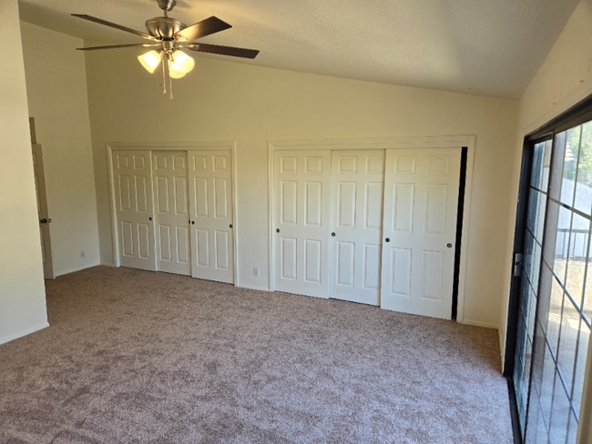 Building Photo - 652 Shady Ln