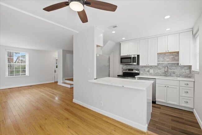 Building Photo - Elegant End-Unit Fairlington Villages Townhome with Private Balcony & Exceptional Community Ameni...