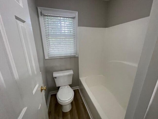 Building Photo - 210 Silk Hope Dr