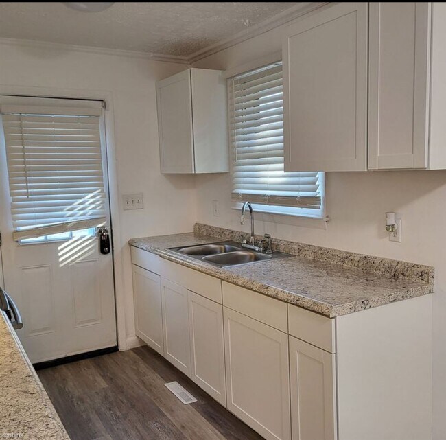 Building Photo - 3 br, 1 bath House - 933 Fort Lee Road .