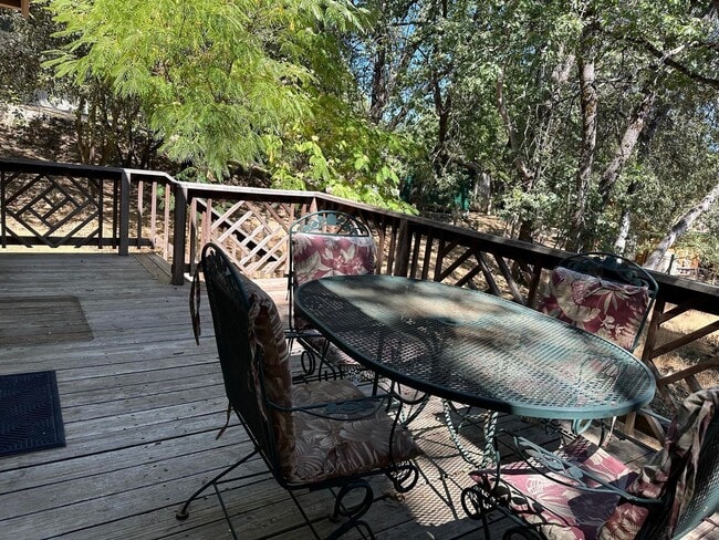 Building Photo - Deer Xing Retreat (3-6 month lease only)