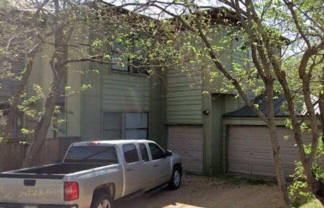 Building Photo - 7bed/6.5bath + 3 car garage and carport