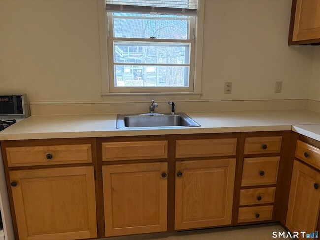 Building Photo - 888 Main St