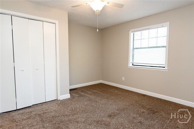 Building Photo - 290 Appleby Dr