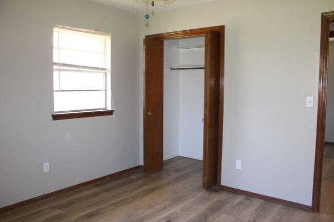 Building Photo - Move in Special!!  $500 off 2nd Month's rent!
