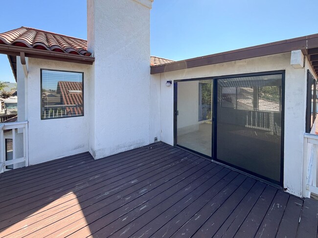 Building Photo - Lovely 4 bedroom Oceanside home!
