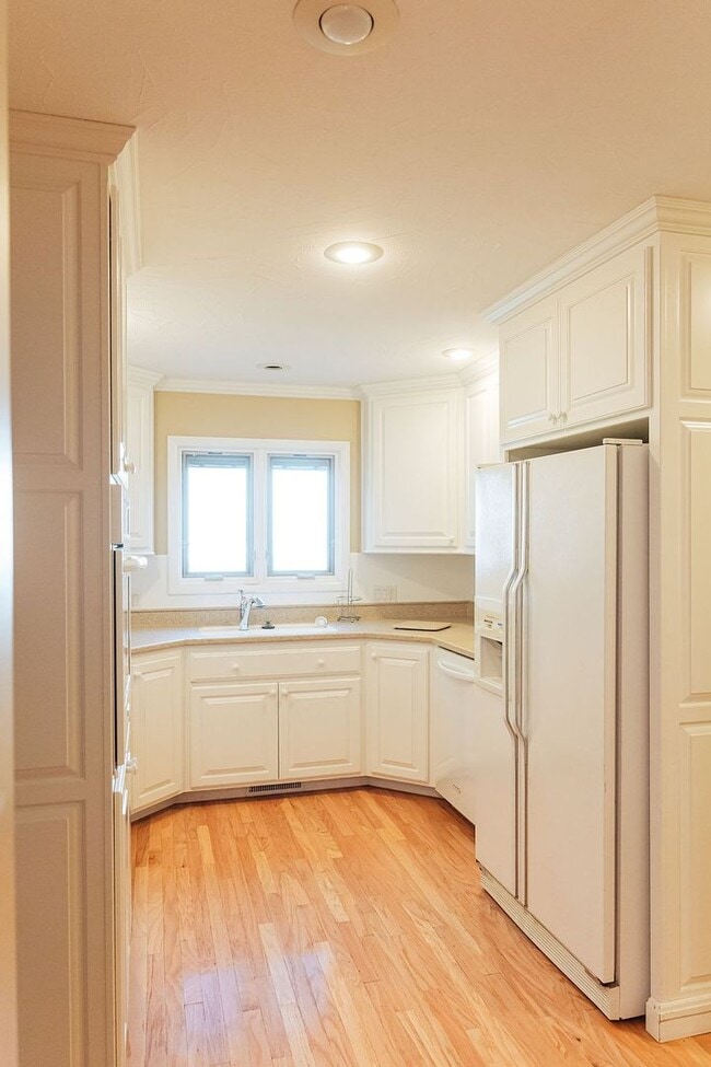 Building Photo - 3 Bed 3 Bath Home