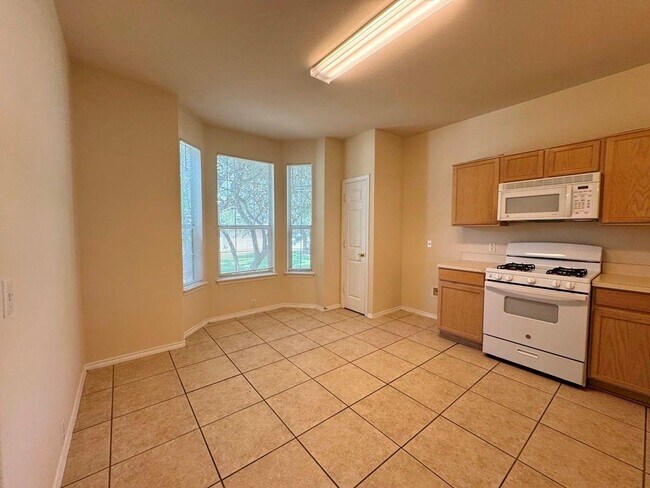 Building Photo - 251 Utterback