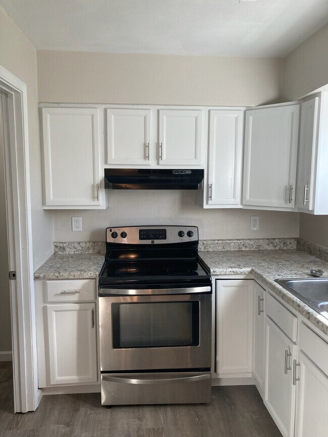 Building Photo - 707 Plankway Dr
