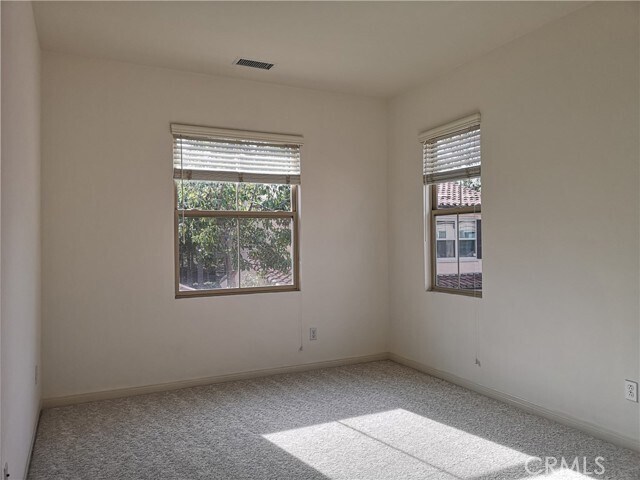 Building Photo - 27 Larkfield