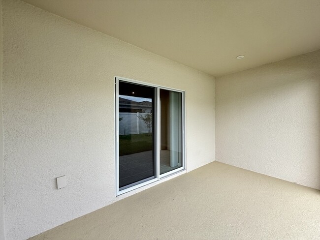 Building Photo - 499 Voltaire Dr