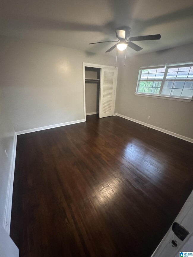 Building Photo - 1208 Oakwood St