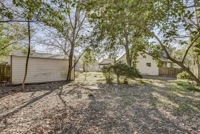 Building Photo - 2214 Ashley St