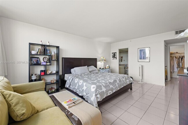 Building Photo - 11113 Biscayne Blvd