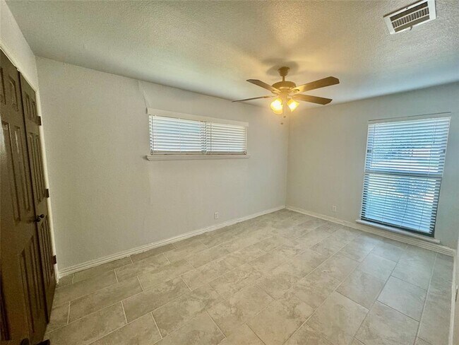 Building Photo - 3800 Tower View Ct