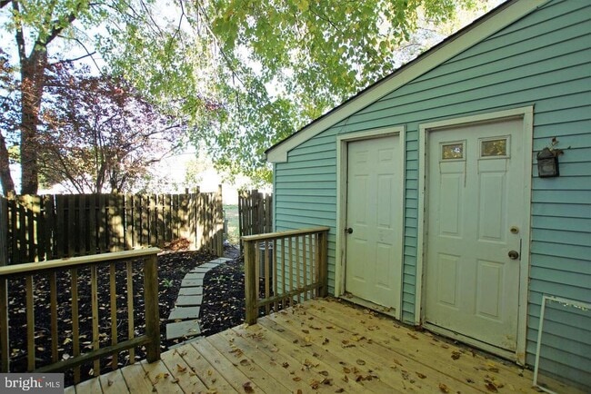 Primary Photo - 90 Village Dr