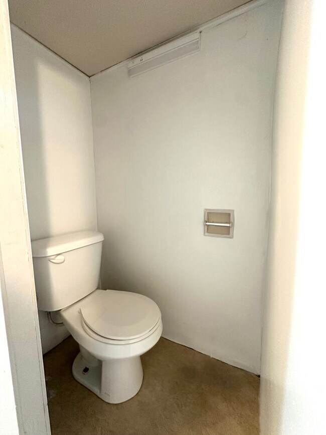 Building Photo - Spacious 4 Bed Home Near Bass Pro with Detached Garage & Fenced Yard