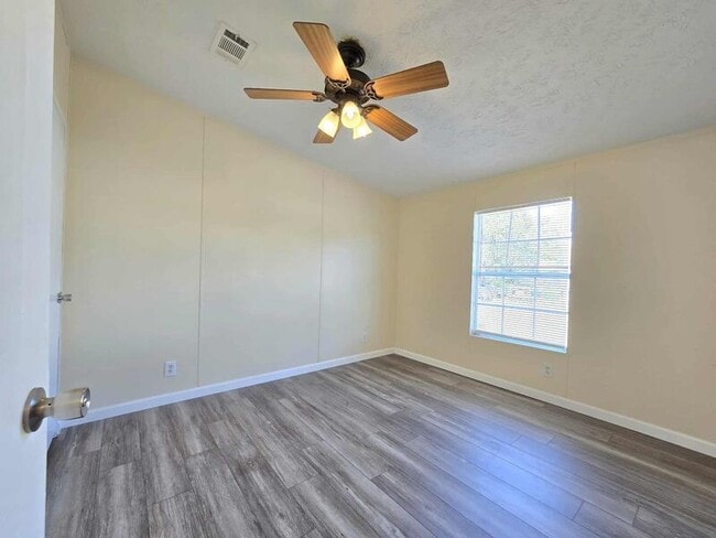 Building Photo - 127 Knollwood Dr