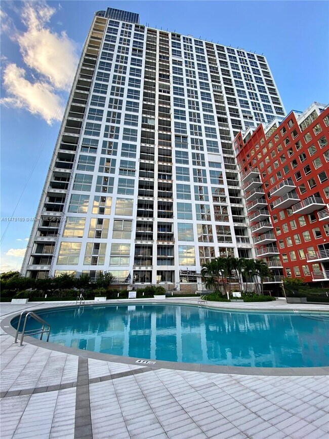 Building Photo - 1541 Brickell Ave