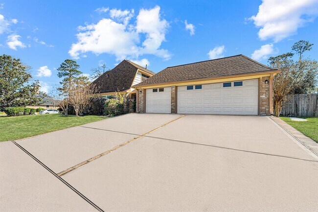 Building Photo - 20339 Arrow Cove Dr