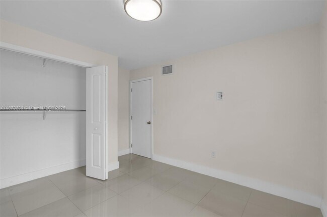 Building Photo - 241 S Royal Poinciana Blvd