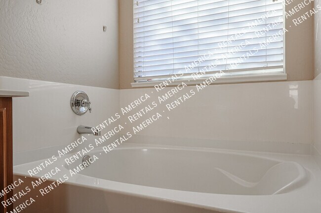 Building Photo - 17033 W Sonora St