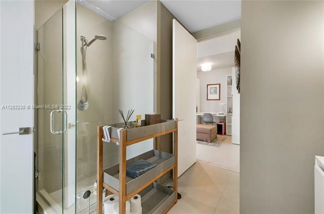 Building Photo - 2831 S Bayshore Dr