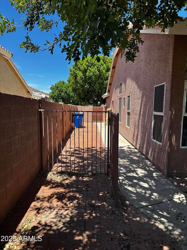 Building Photo - 6273 W Louise Dr