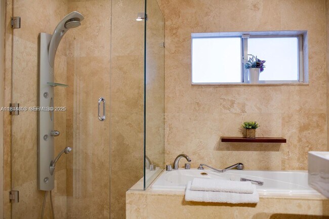 Building Photo - 4101 Bayview Dr