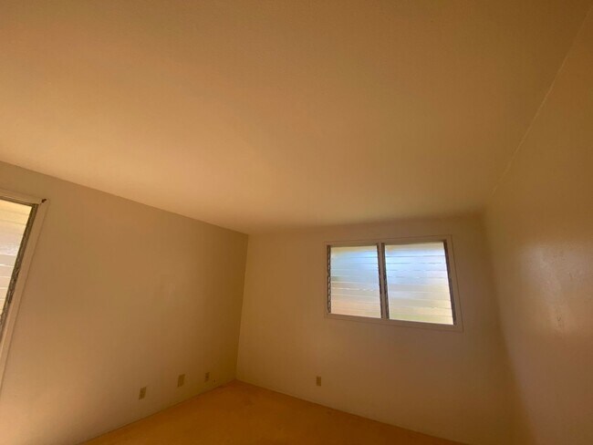 Building Photo - 005CHE