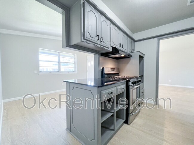 Building Photo - 1428 SW 62nd St
