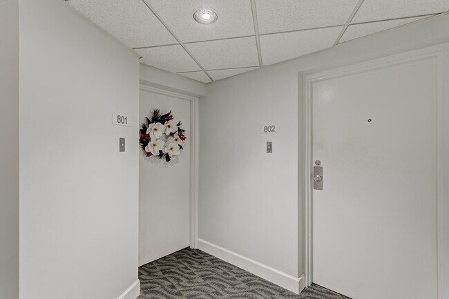 Building Photo - 5420 N Ocean Dr