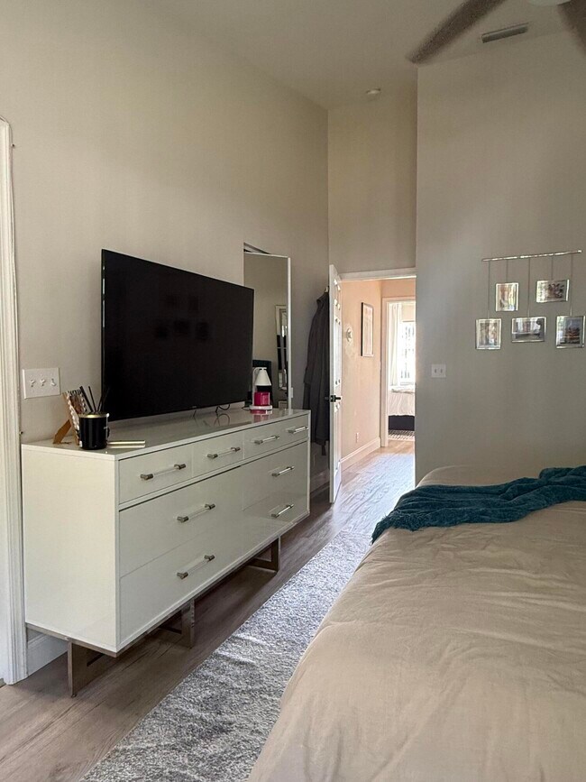 Building Photo - 6848 Brook Hollow Rd