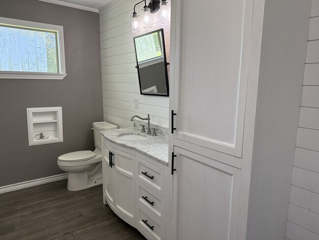 Building Photo - 165 Dogwood Ln