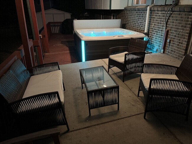 Building Photo - 7012 Ingalls St