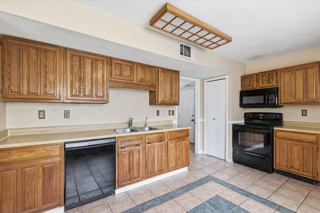 Building Photo - 6733 Dandelion Dr