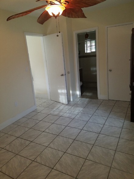 Building Photo - 1380 NW 25th St