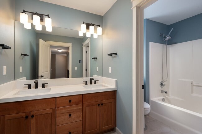 Building Photo - 4-Bedroom Home Near Pine Nursery Park Smar...